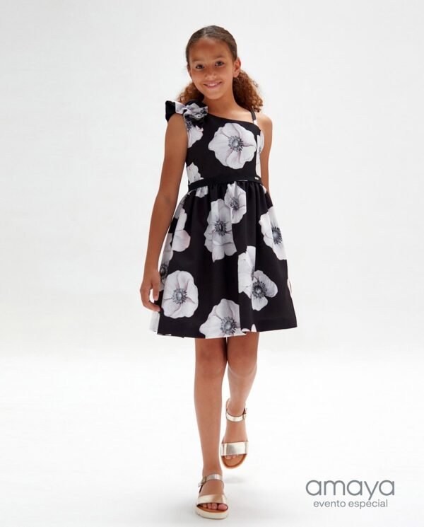 vestido negro estampado evento chica Amaya