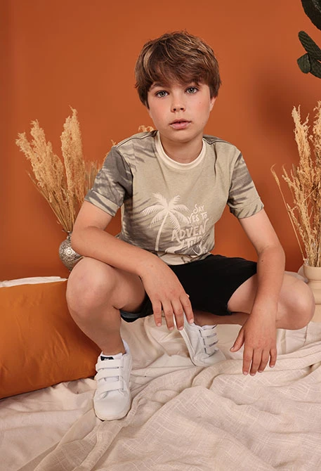 camiseta estampada marrón chico Boboli
